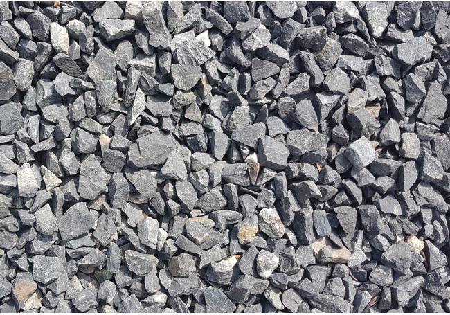 20mm Black Granite Gravel In Small Bulk Bags AWBS   BlackGranDry 650x455 